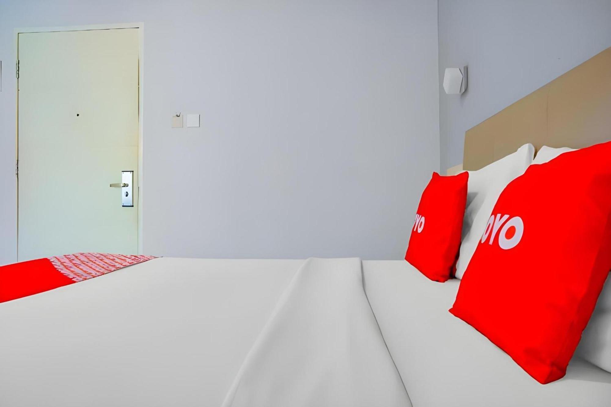 Collection O Hotel Antara Джакарта Экстерьер фото