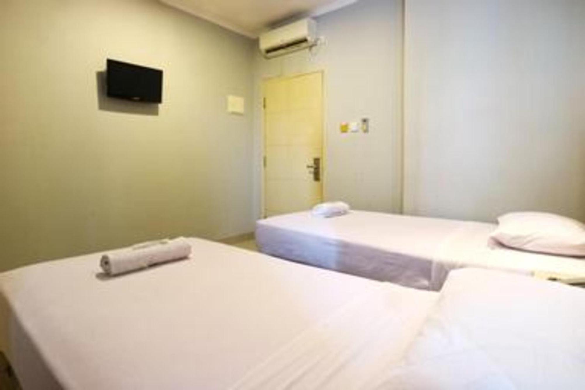 Collection O Hotel Antara Джакарта Экстерьер фото