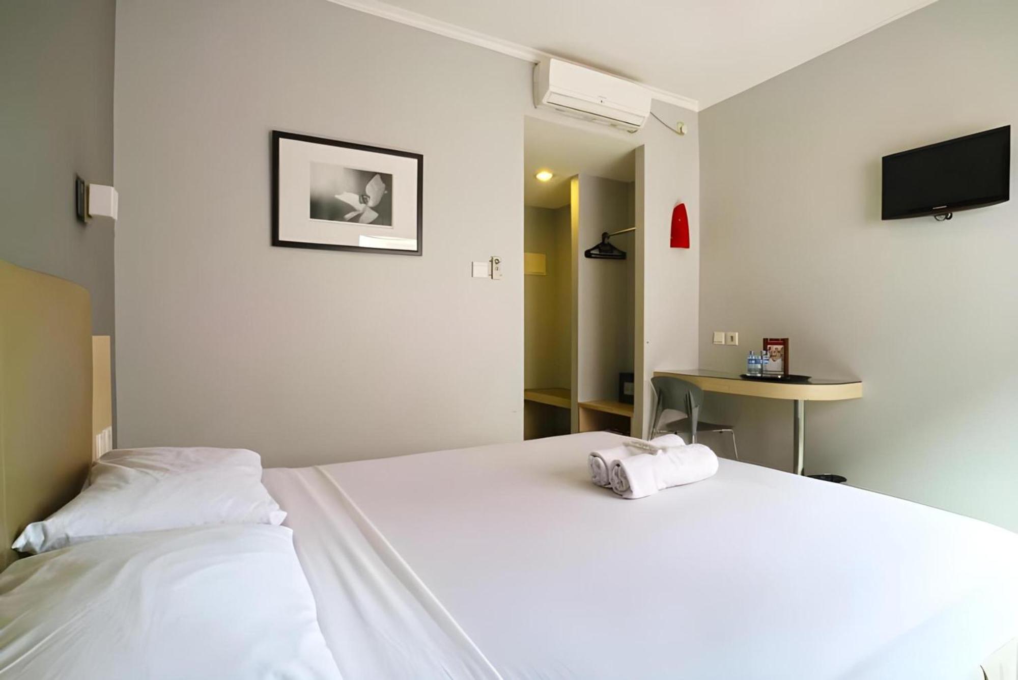 Collection O Hotel Antara Джакарта Экстерьер фото