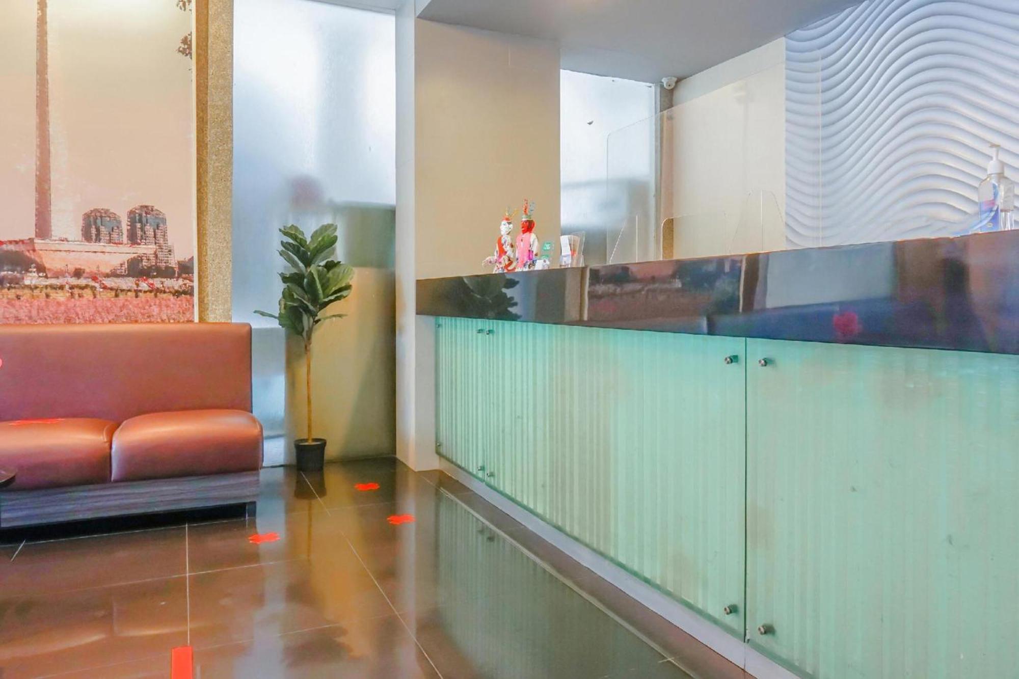 Collection O Hotel Antara Джакарта Экстерьер фото